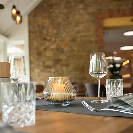 Whispering Tree Gross אורחן אנקום