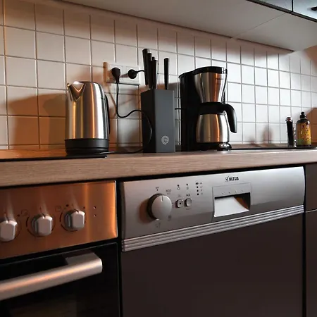 אורחן Whispering Tree Gross אנקום